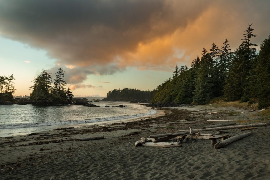 Image of a beach at golden house in Uculelet